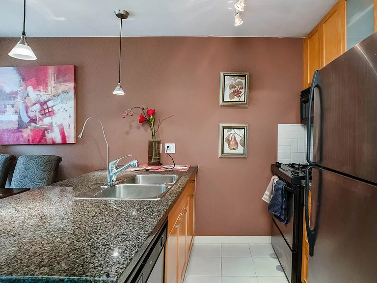 989 Richards St #708 — Photo 26