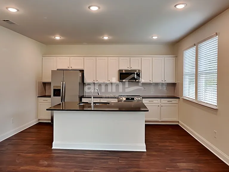 4010 Chivalry Dr — Photo 3