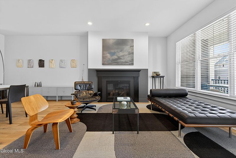 5th image of 6 Whistler Court