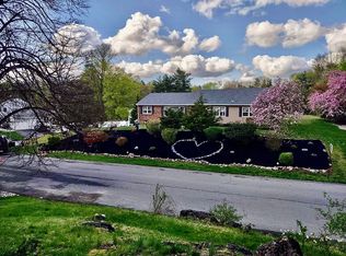 9 Lilling Rd, Poughkeepsie, NY 12601