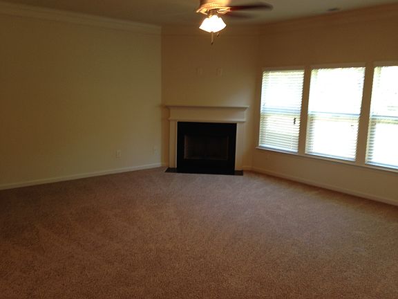 4th image of 858 Pine Ln