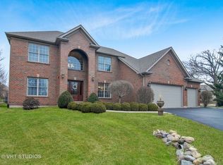 8 Birchwood Ct, Sugar Grove, IL 60554