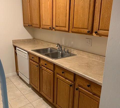 5th image of 1036 N Stanley Ave APT 1