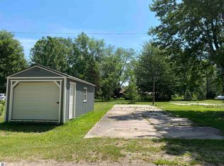 314 Yellow Pine Cir, Cadillac, MI 49601