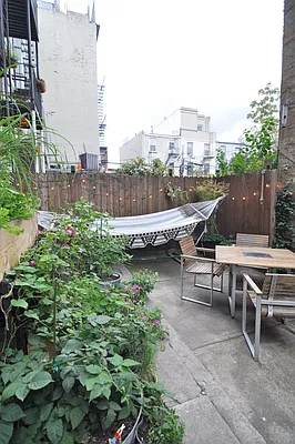 Rented by Metropolitan Realty | media 2