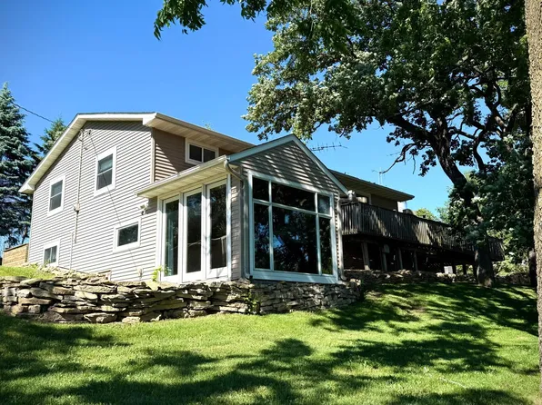 26 Oak Ln NE, Pine Island, MN 55963