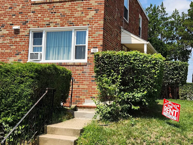 1820 Berwyn St — Photo 15