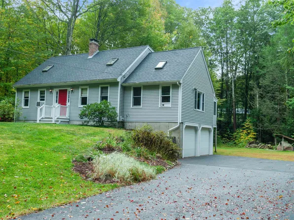 25 OAKRIDGE Road, Sandown, NH 03873