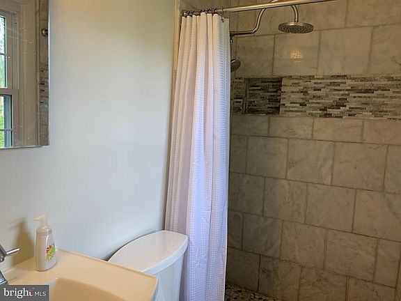 5th image of 10319 Continental Ln