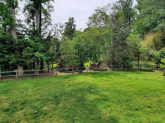 3rd image of 104 Richards Dr