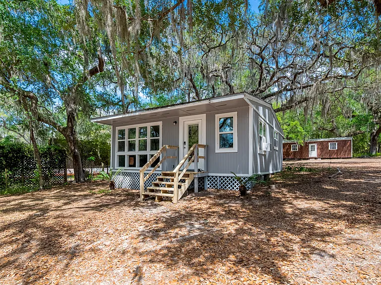E Cowpen Lake Rd — Photo 4