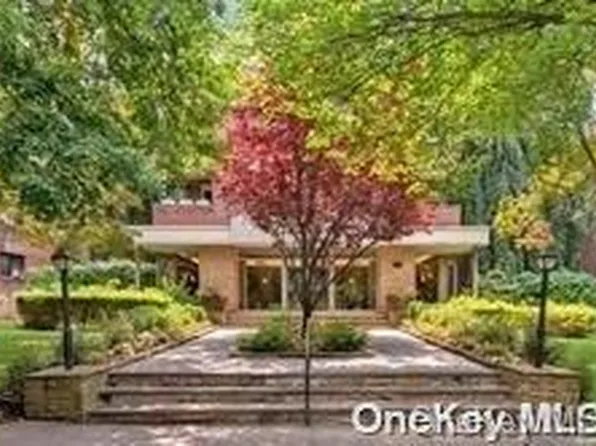 30 Grace Avenue #2W, Great Neck, NY 11021