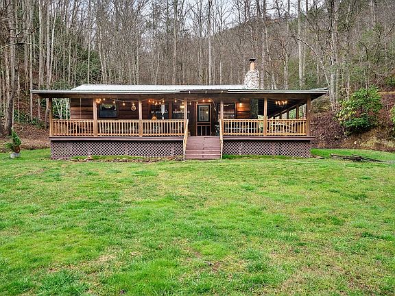 3rd image of 2504 Happy Hollow Rd