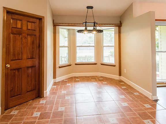 4th image of 2449 Winterwood Cir E