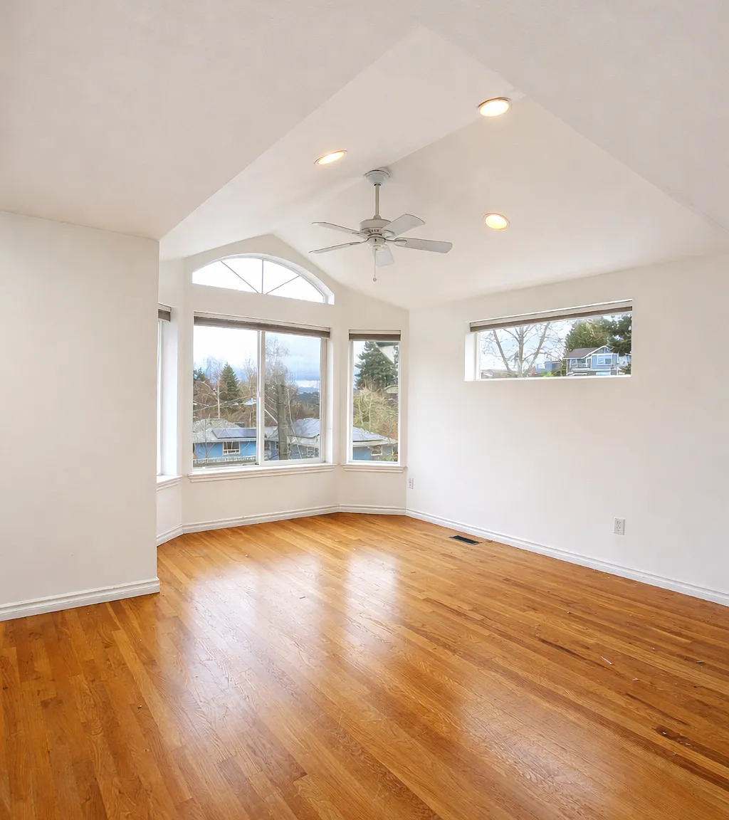 3 bed, 3.5 bath, 1950 sqft, $4,000 — Photo 1