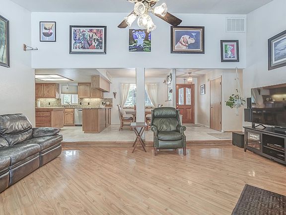 3rd image of 631 Skyview Rd