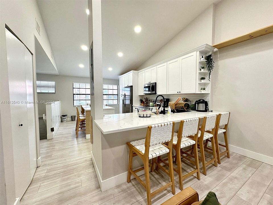 1st image of 806 Republic Ct #806