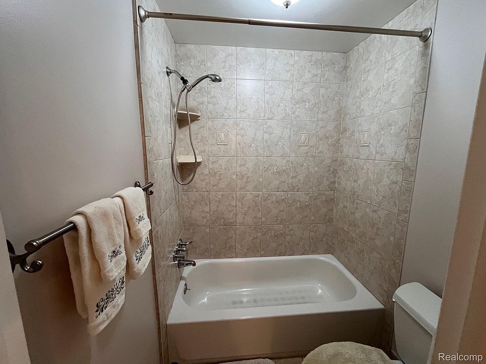 41305 Lagoon Ct, photo 22