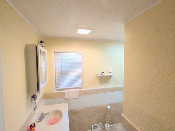 5th image of 57 Durnan St