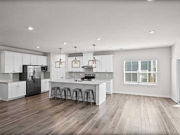 3rd image of 609 Vestrella Rd