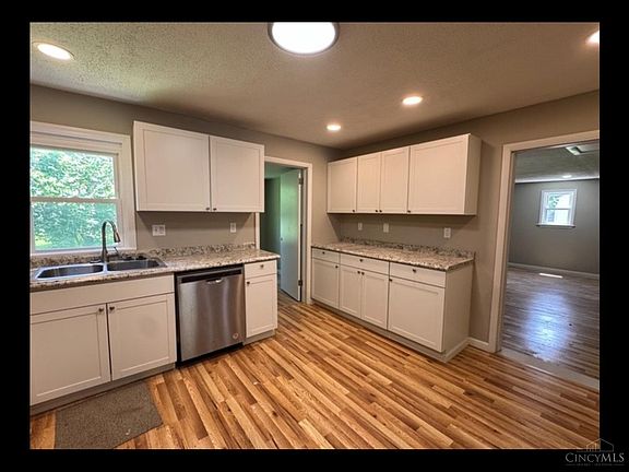 4th image of 6292 Traylor Ln