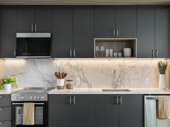 72-01 Queens Boulevard image 4 of 40