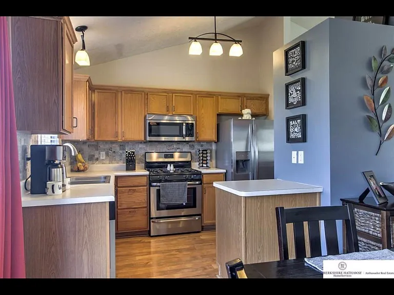 16708 Erskine St — Photo 9