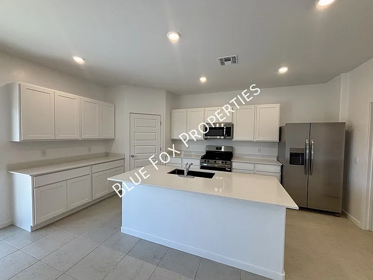 10253 W Sumullen St — Photo 4