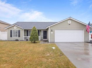 8018 Canyon Dr, Pasco, WA 99301