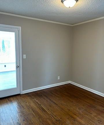 4th image of 1809 Roslyn Rd