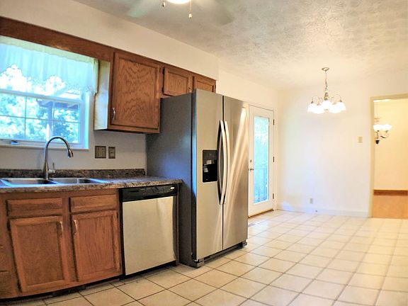 4th image of 1420 Pheasants Glen Dr
