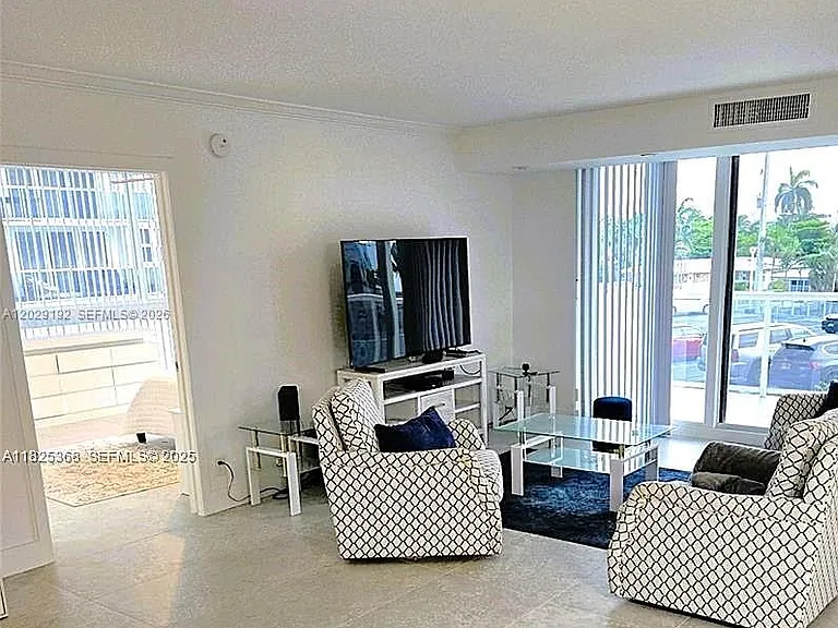 2715 N Ocean Blvd #2E — Photo 14