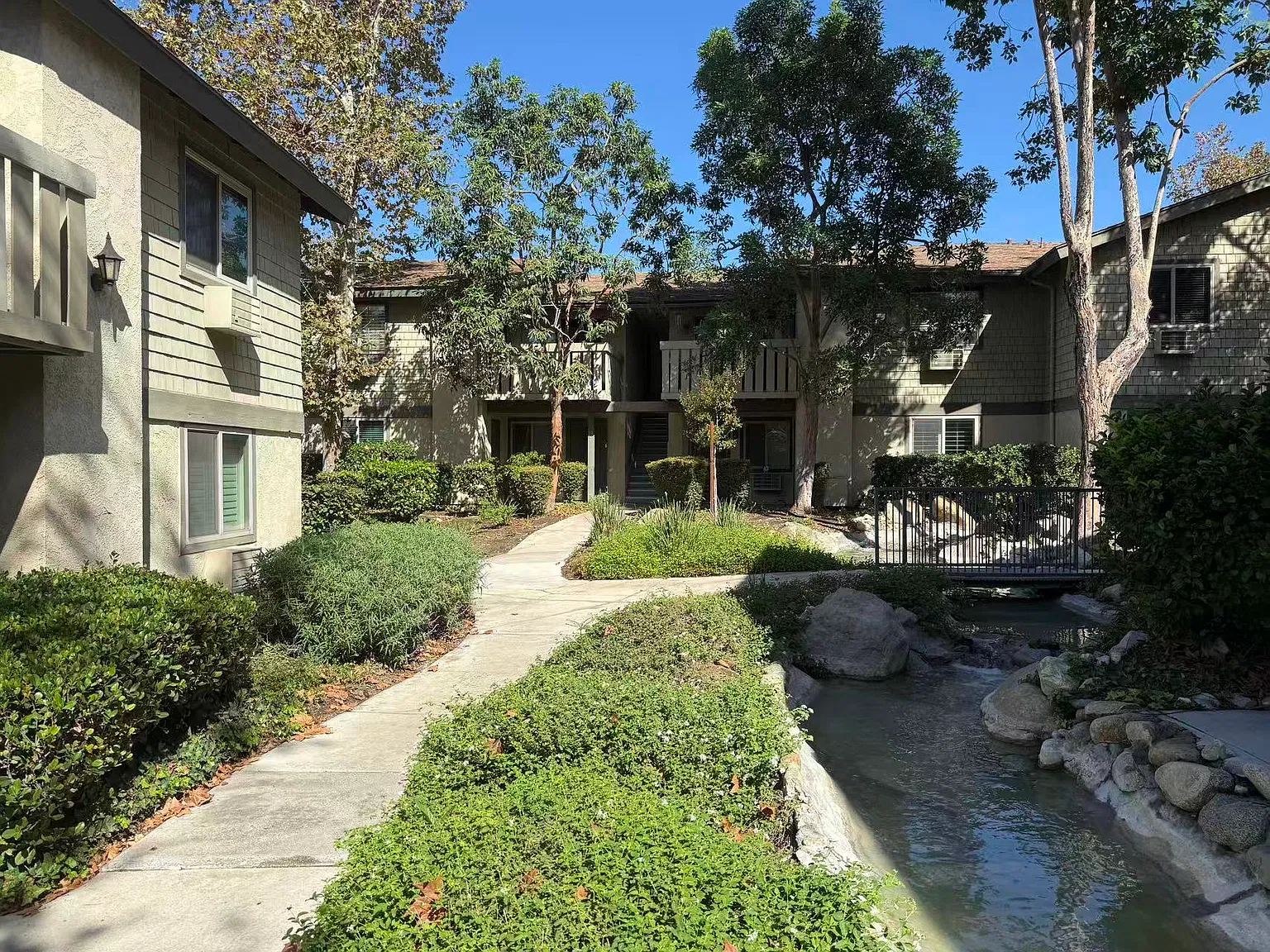 2 bed, 955 sqft, $2,200 — Photo 4