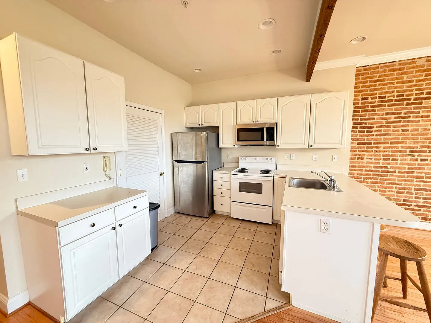204 S Patterson Park Avenue — Photo 4