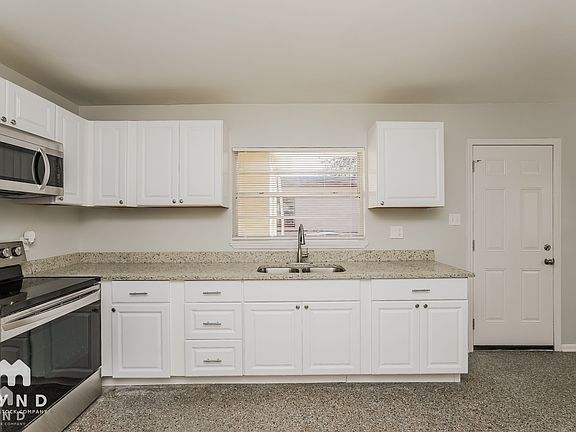 4th image of 1505 E Genesee St
