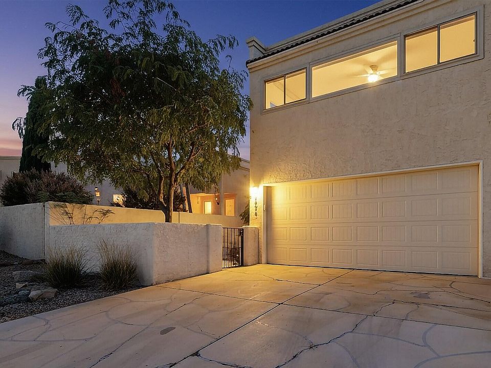 1st image of 10016 Del Chaparral Ct NE