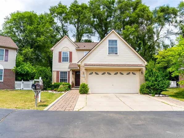38604 Emerald Ln N, Westland, MI 48185