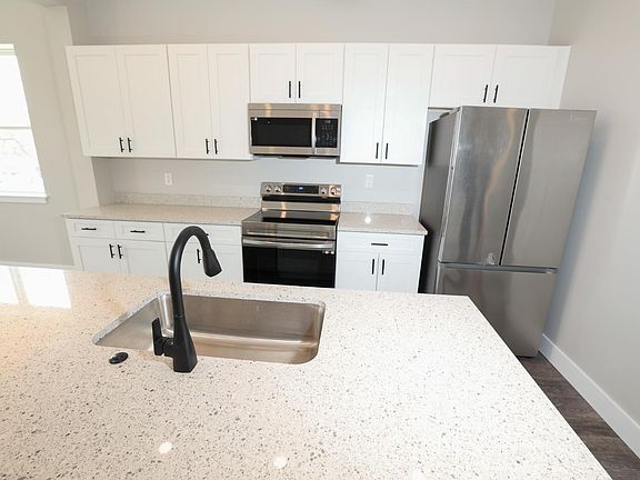 5th image of 518 Hale Ave
