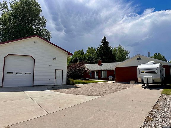 4th image of 340 Shoshone St