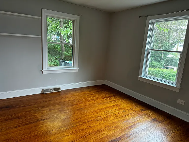 535 Caroline Ave — Photo 8