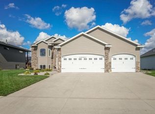 5584 Farmstead Ct S, Fargo, ND 58104