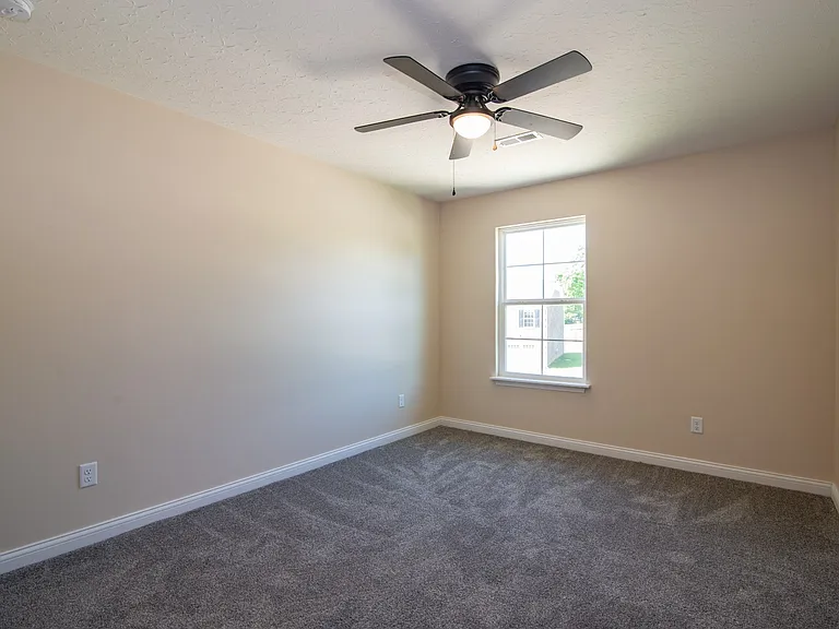 203 Dixon Cir — Photo 41