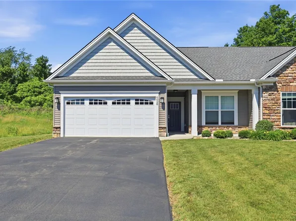 6028 Redfield Dr, Farmington, NY 14425