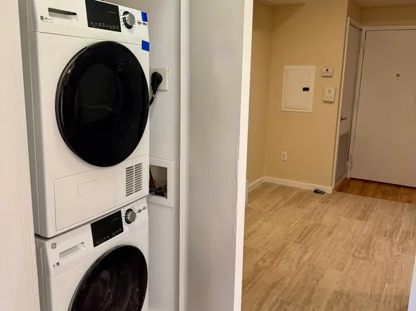 36-08 Ditmars Boulevard image 7 of 8