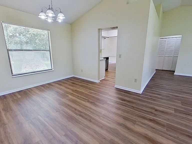 12958 Medford Ln — Photo 6