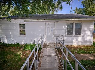 709 E 27th St S, Newton, IA 50208