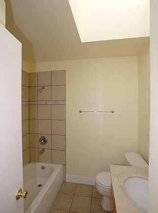 4th image of 1535 La Salle Ave