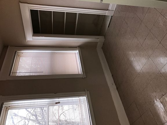 4th image of 2914 Henshaw Ave APT 4