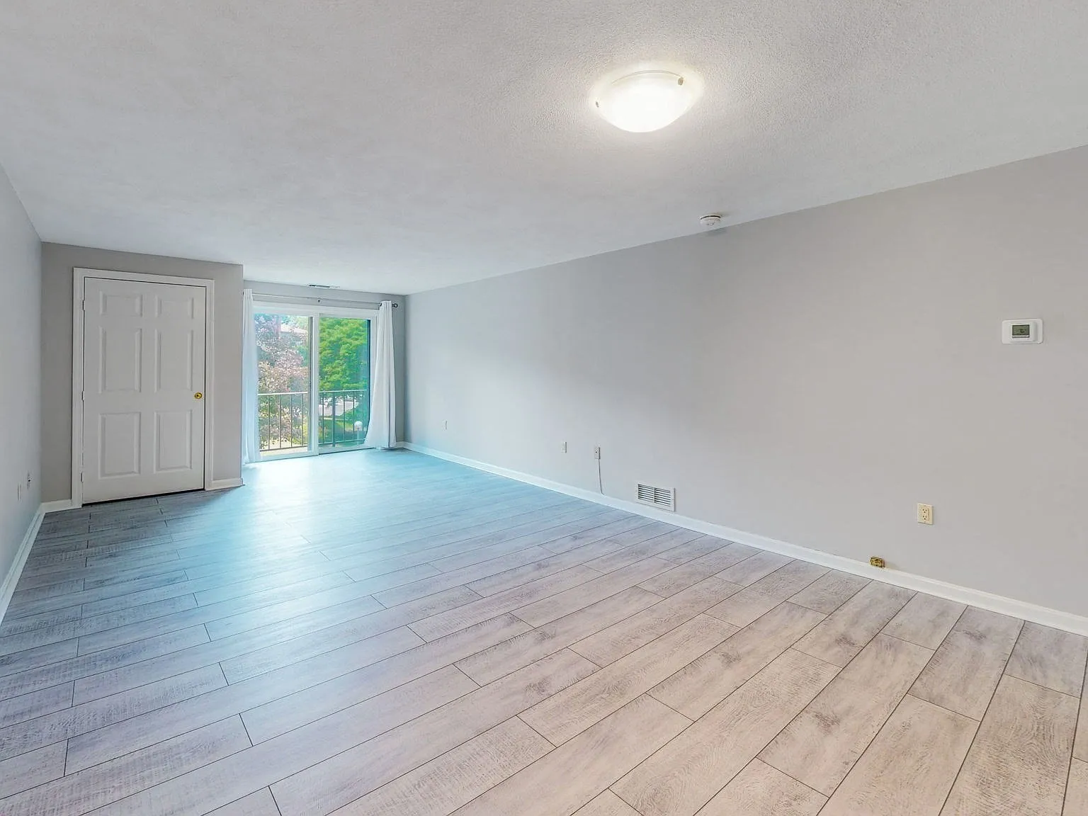 2 bed, 2.0 bath, 1385 sqft, $3,100 — Photo 3