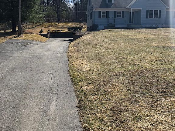 2nd image of 10 Belleard Ln